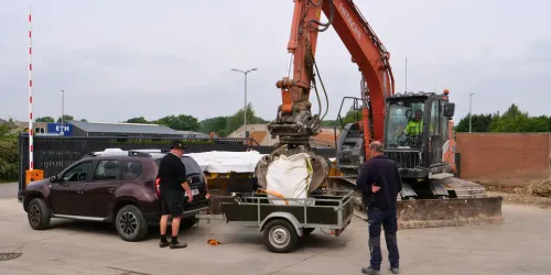 Container dédié à l'amiante déposé chez un client